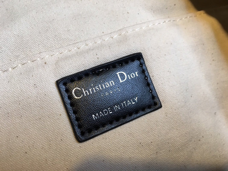 Christian Dior Luxury - The Tote   760