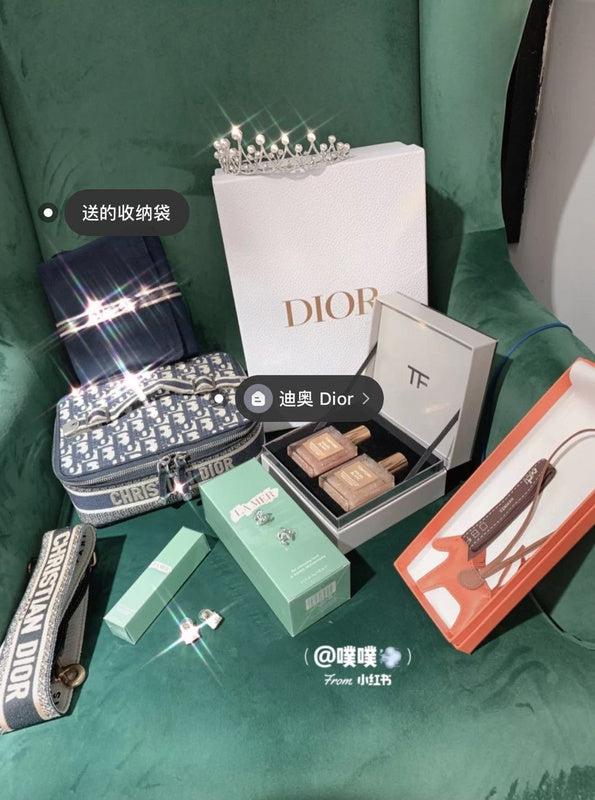 Christian Dior Luxury - The Tote   681