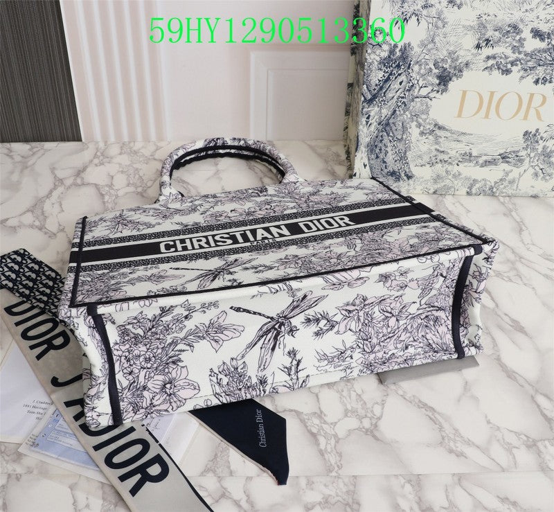 Christian Dior Luxury Bag - The Tote   191