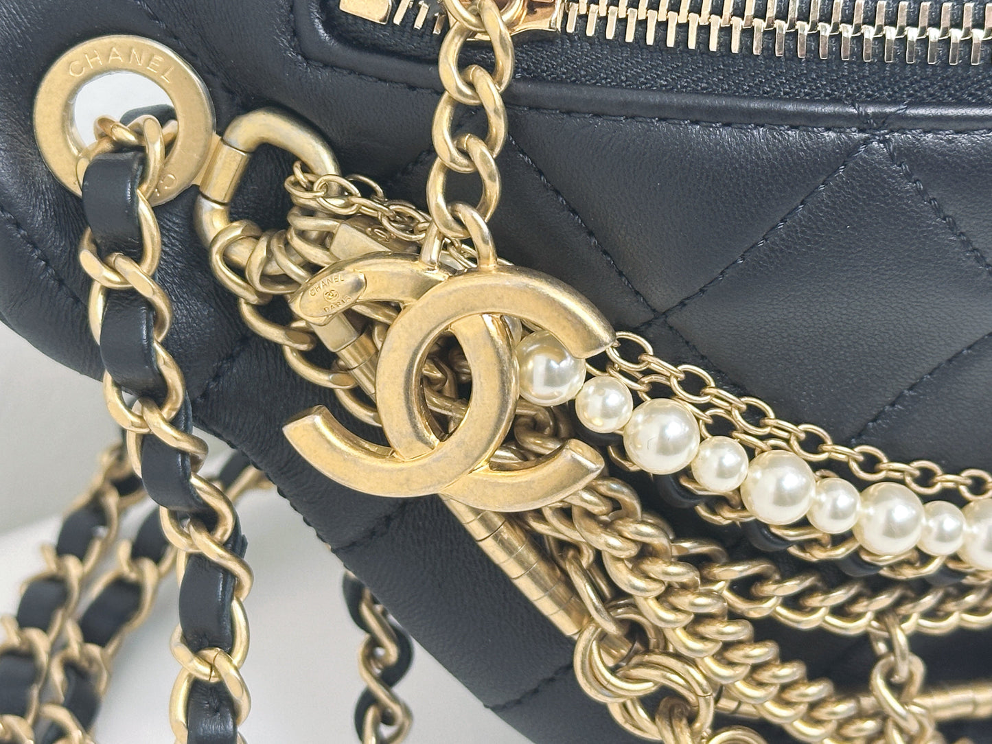 CHANEL 19A BLACK ALL ABOUT CHAINS PEARL FANNY PACK BAG GHW 2806 holo card