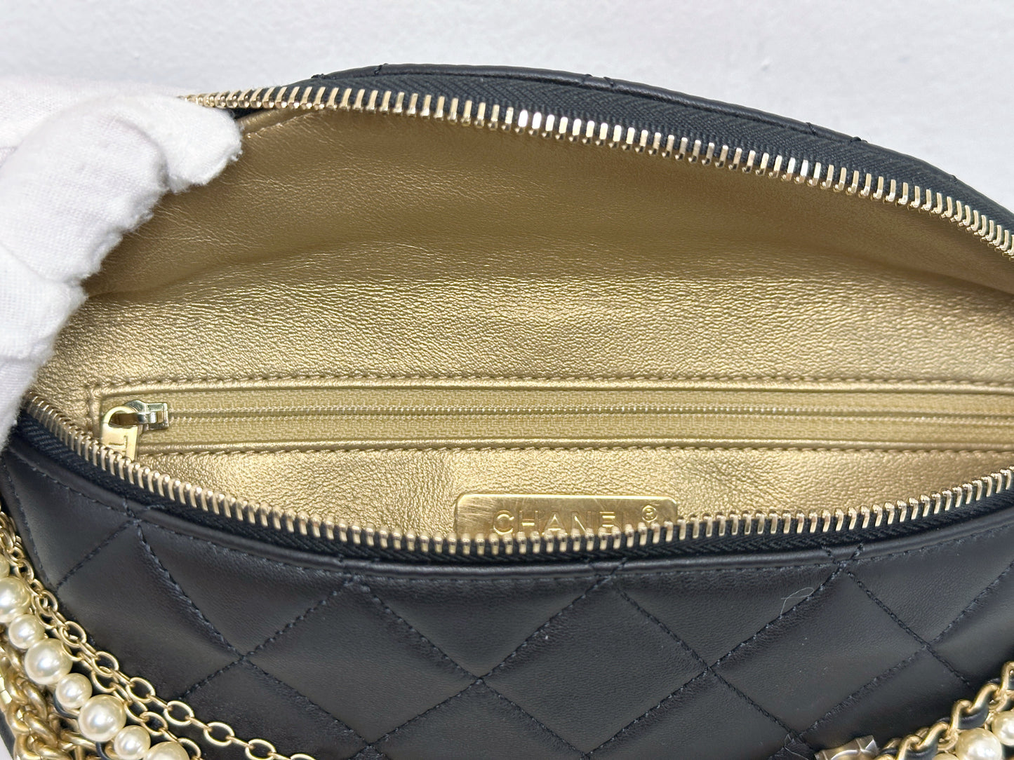 CHANEL 19A BLACK ALL ABOUT CHAINS PEARL FANNY PACK BAG GHW 2806 holo card