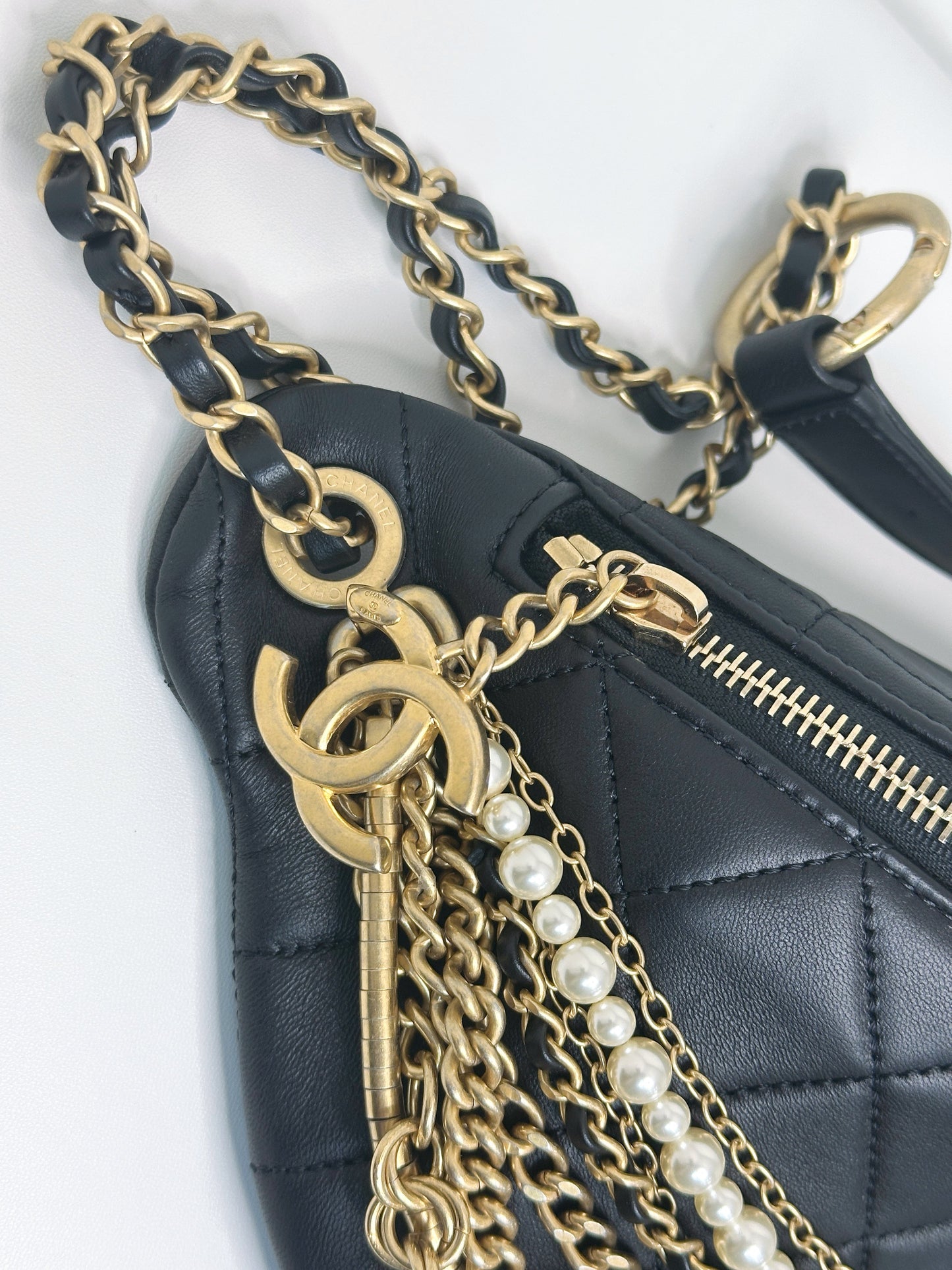 CHANEL 19A BLACK ALL ABOUT CHAINS PEARL FANNY PACK BAG GHW 2806 holo card