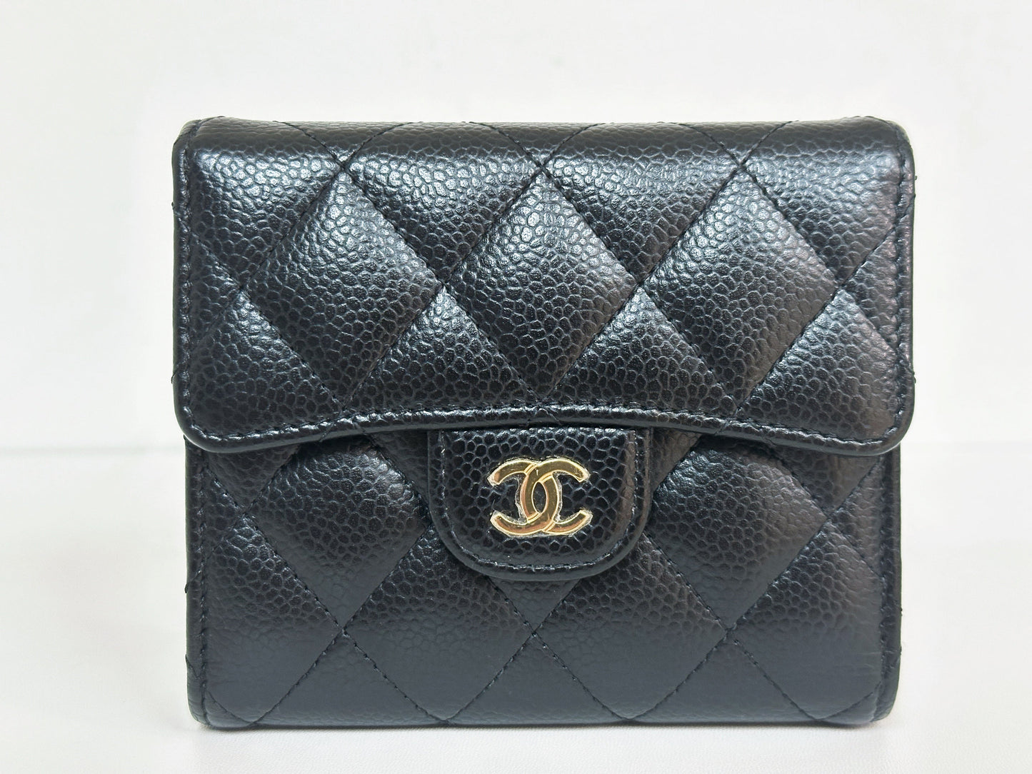 CHANEL CLASSIC TRIFOLD COMPACT IN BLACK CAVIAR  WALLET GHW UPKJ holo