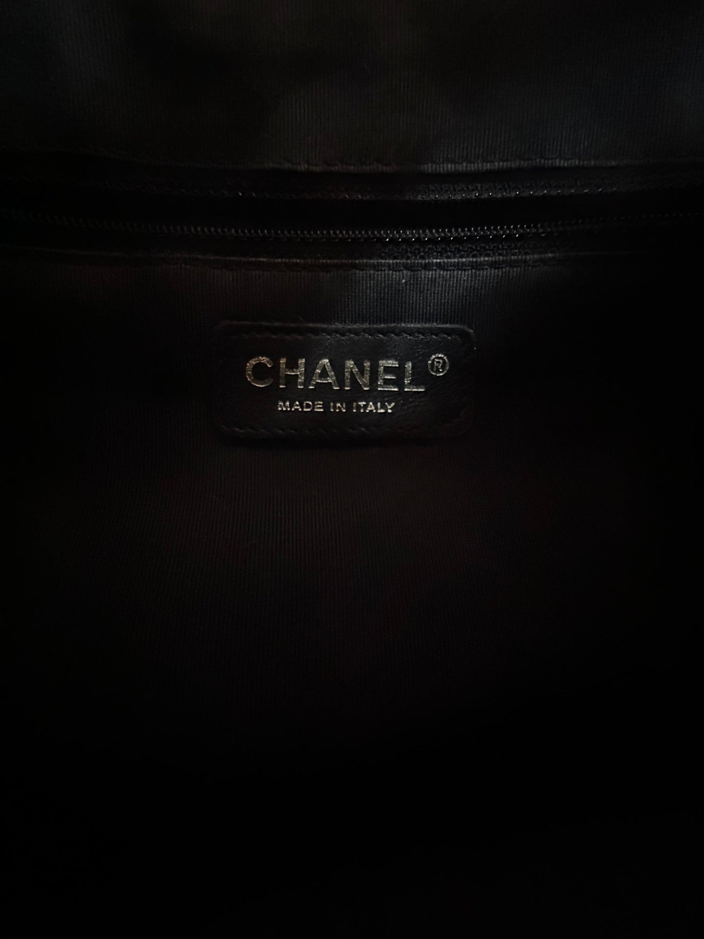 Chanel Black Quilted Caviar CC Logo Chain Shoulder Bag holo 8438