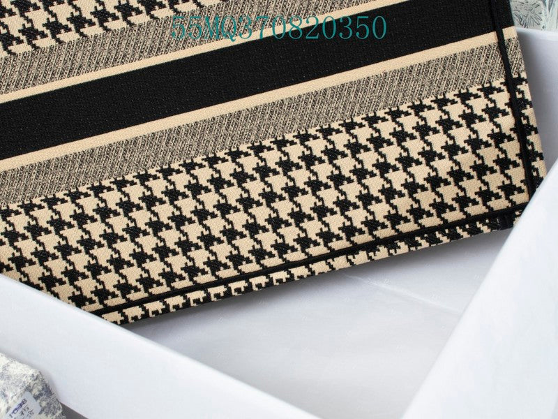 Christian Dior Luxury Bag - The Tote   363