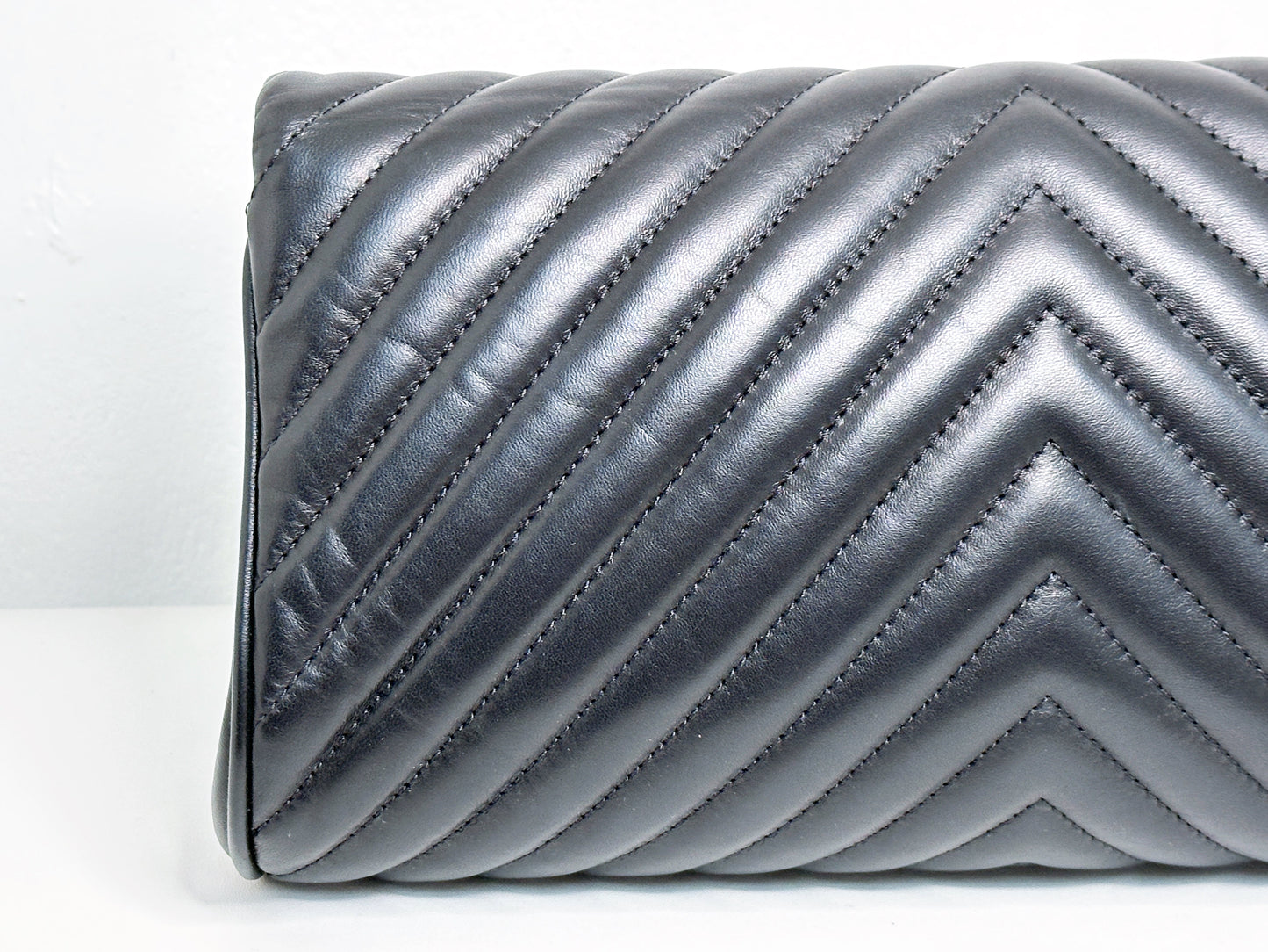 Chanel Black Chevron Lambskin Fold Up Again Clutch 2432 holo card