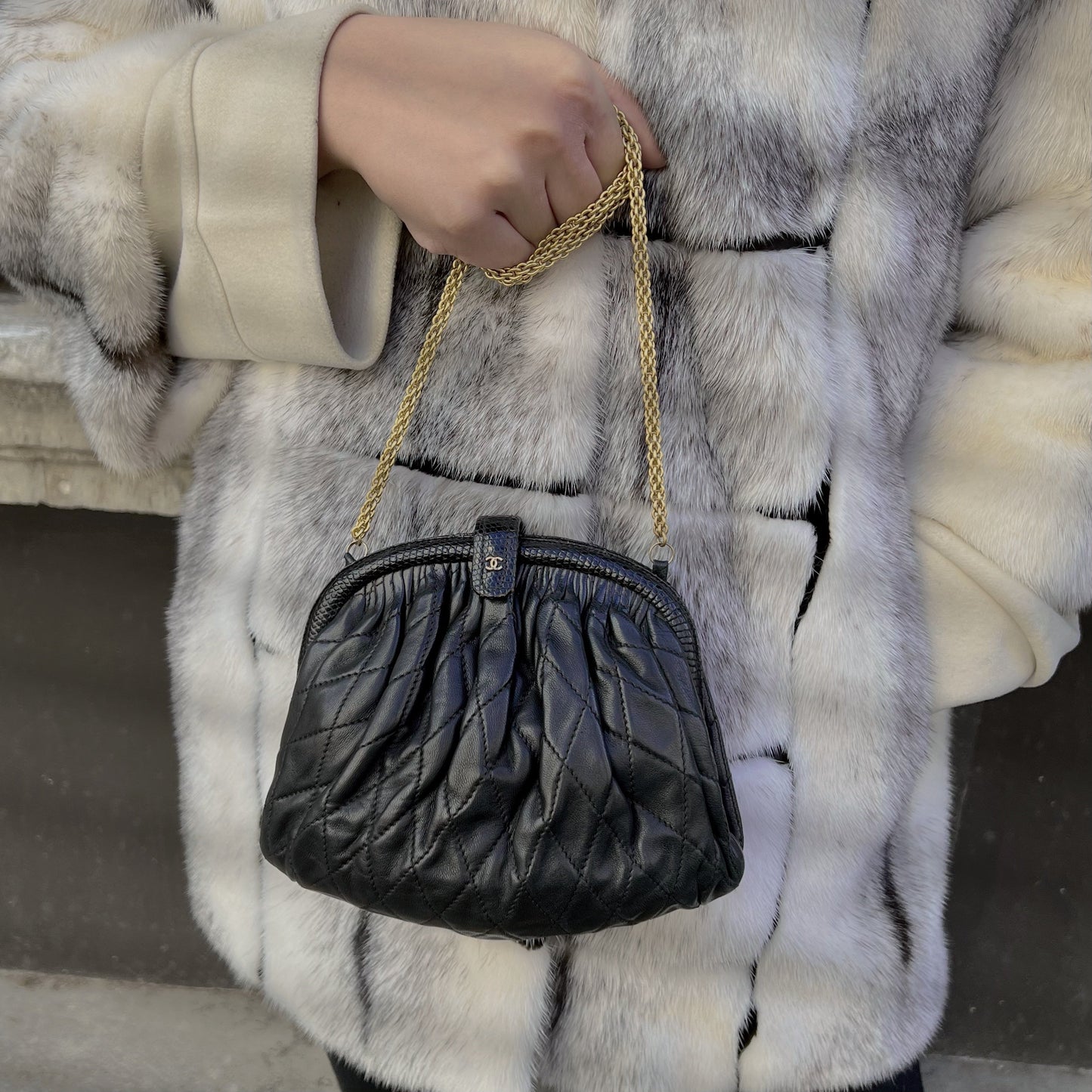 CHANEL vintage shoulder bag