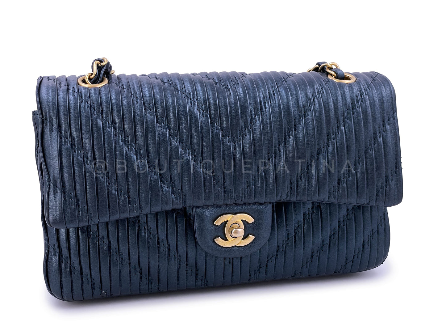 Chanel 2018 Pearly Navy Blue Pleated Chevron Medium Classic Double Flap Bag GHW