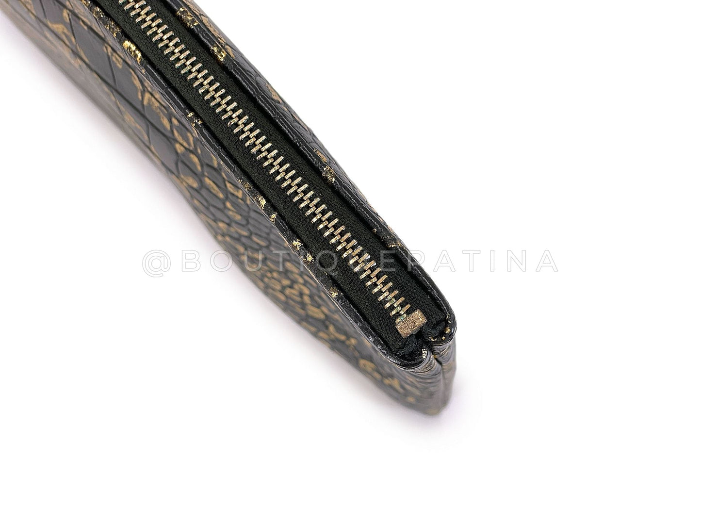 Chanel 19A Egypt Paris-New York Graffiti Print Black Gold Clutch Bag O Case Large 243