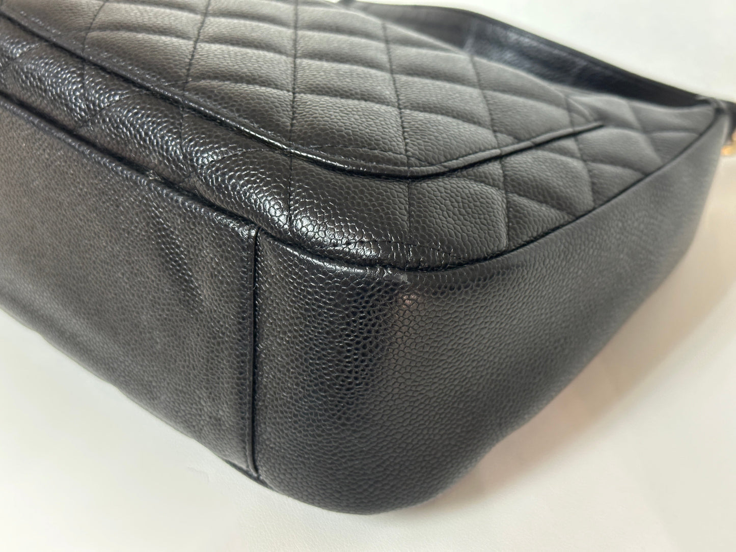 Chanel Black Quilted Caviar CC Logo Chain Shoulder Bag holo 8438