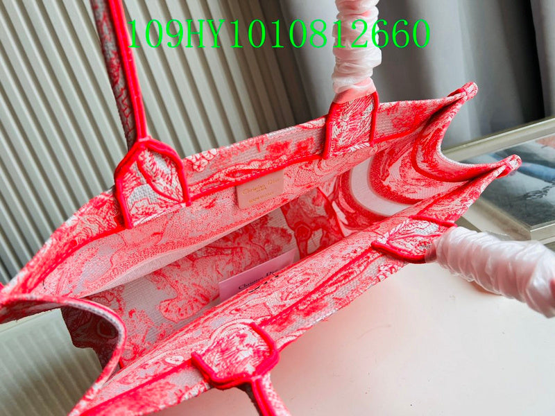 Christian Dior Luxury Bag - The Tote   261