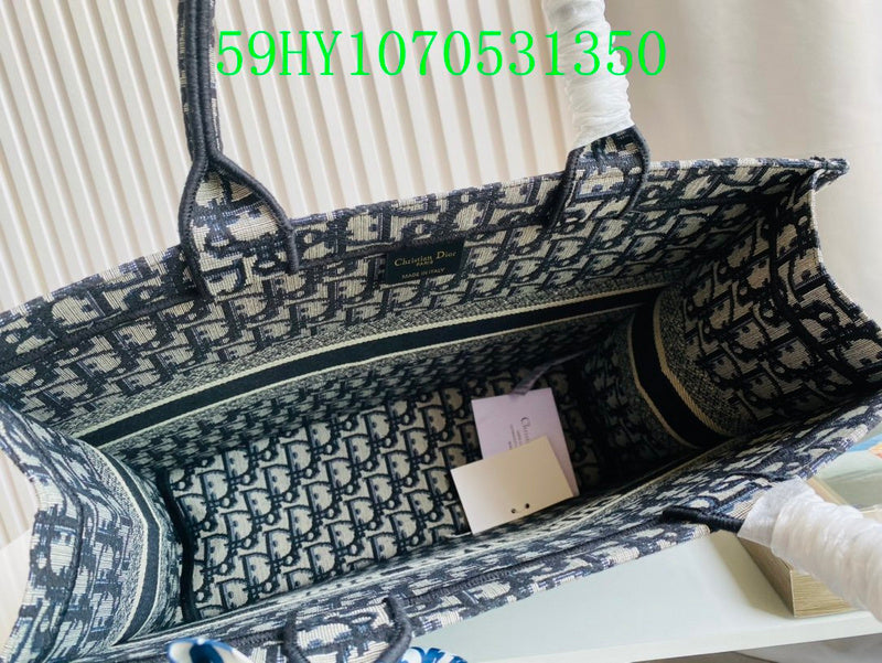 Christian Dior Luxury Bag - The Tote   260