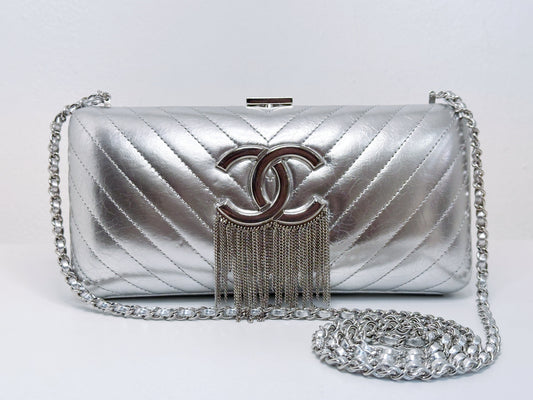 Chanel Silver Chain Fringe Leather Clutch Bag Silvery 2572 holo