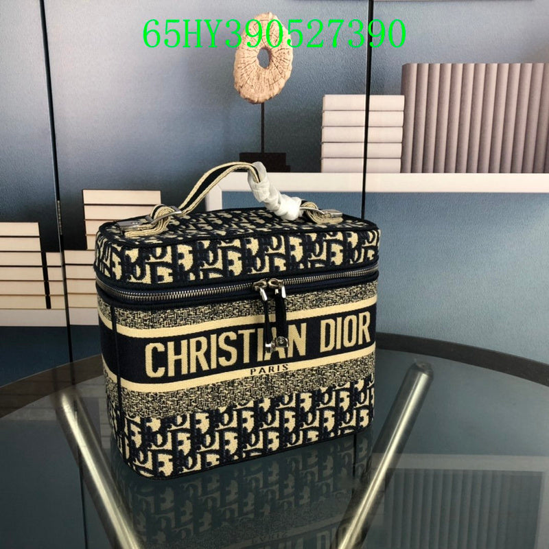 Christian Dior Luxury - The Tote   680
