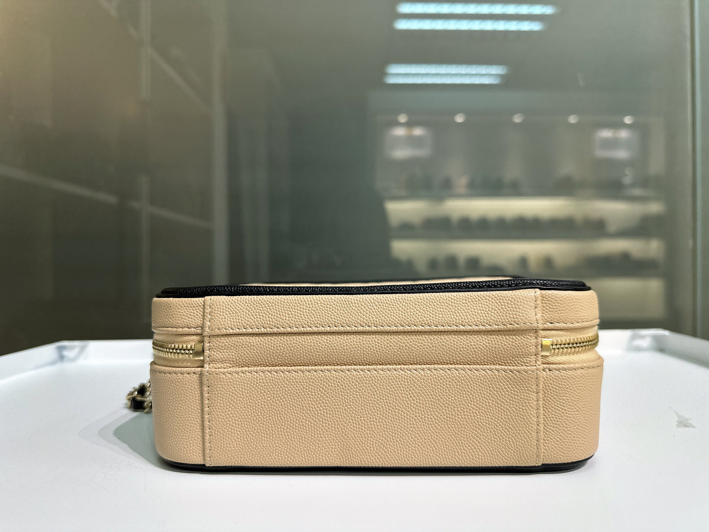 Chanel Medium Vanity Case Beige Black