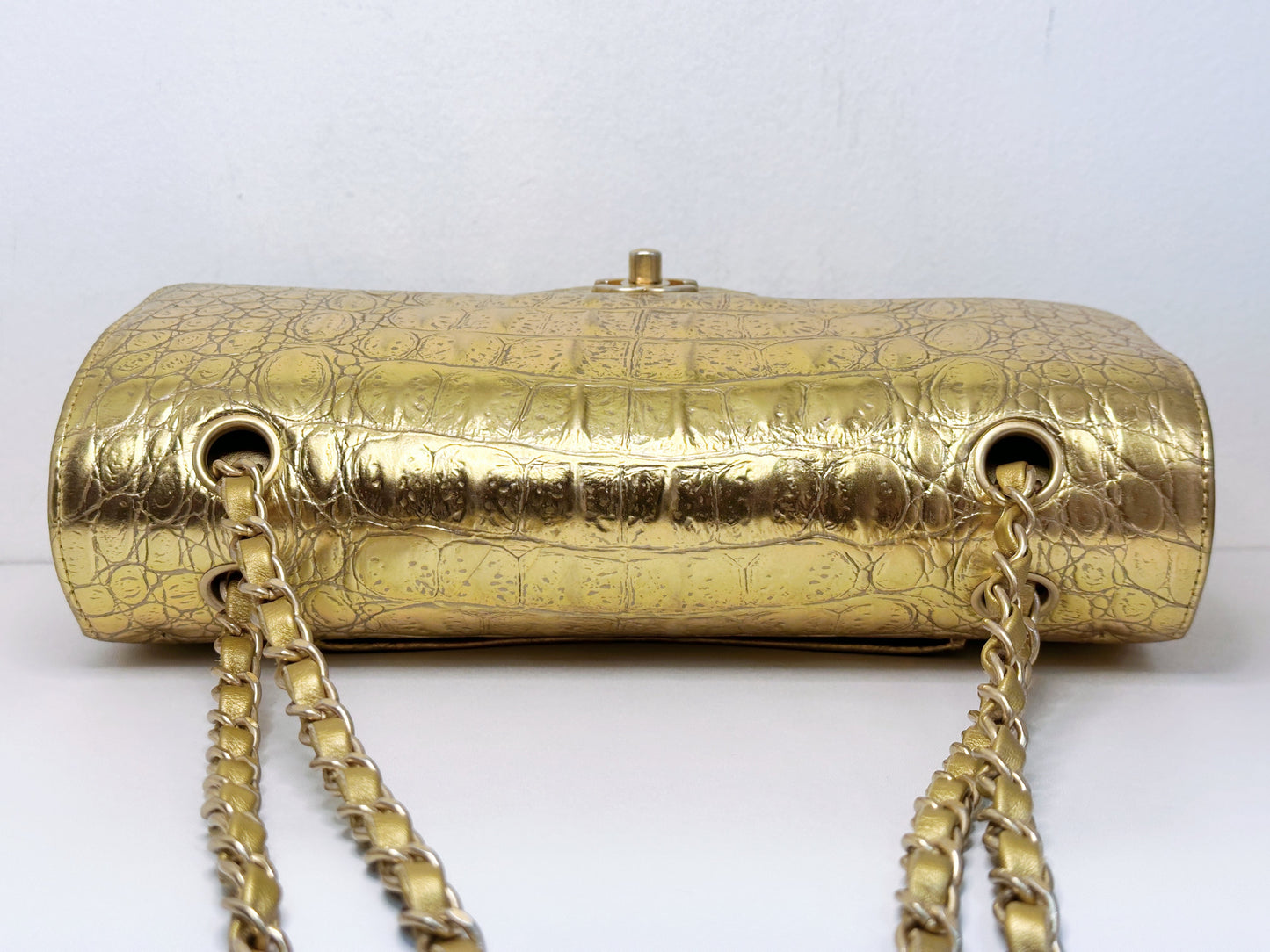 Chanel 19A Medium Calfskin Crocodile Embossed Gold Metallic Flap Bag 2803 holo card