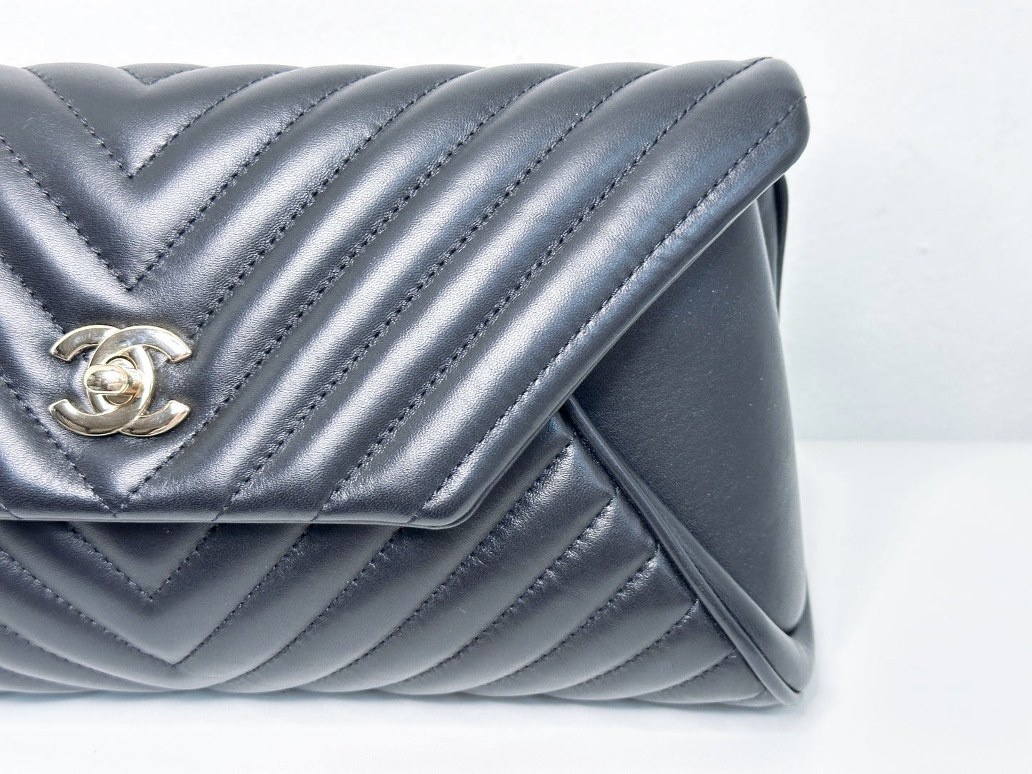 Chanel Black Chevron Lambskin Fold Up Again Clutch 2432 holo card