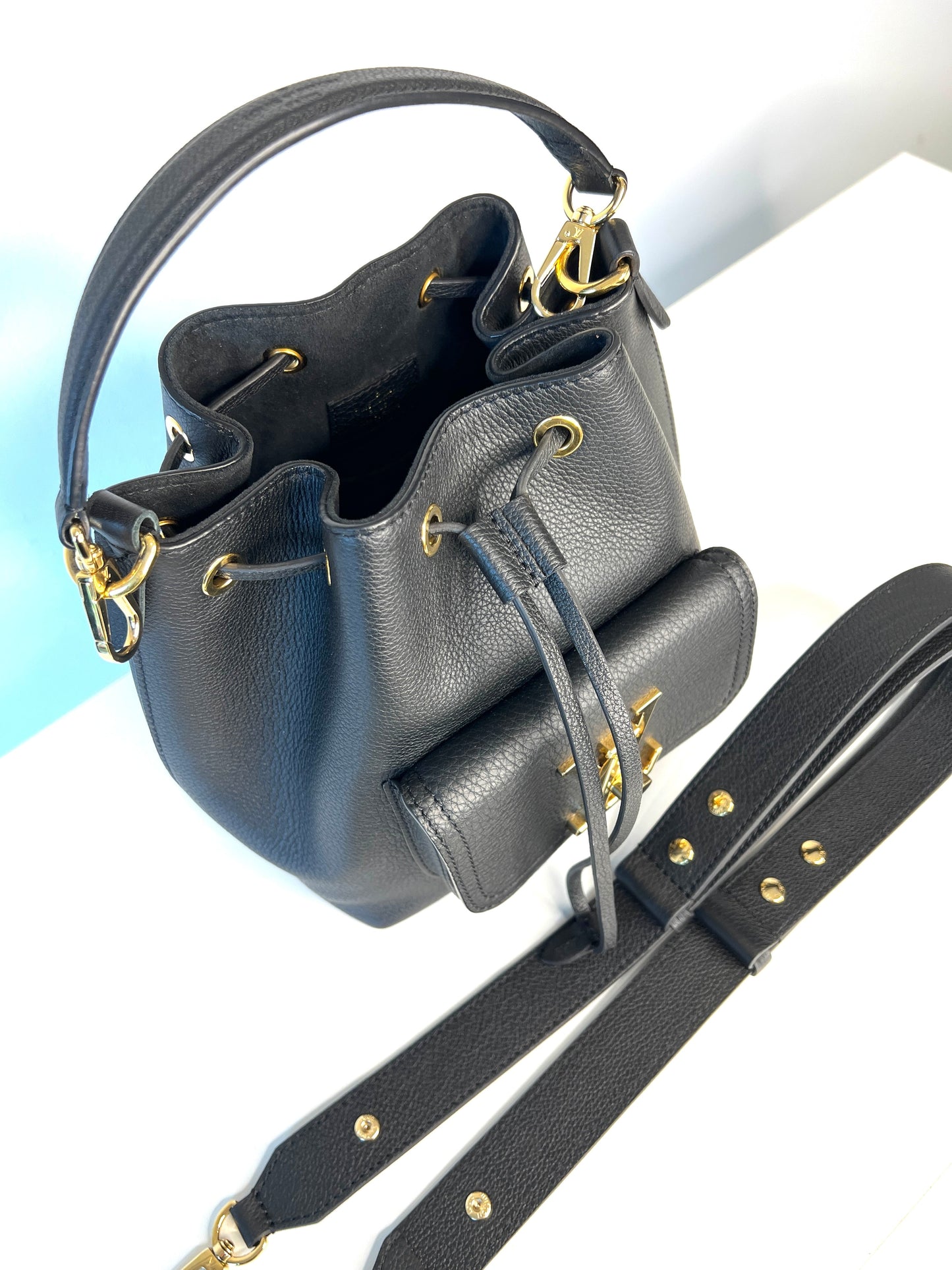 Louis Vuitton Lockme Bucket MM Noir Black Leather Shoulder Bag