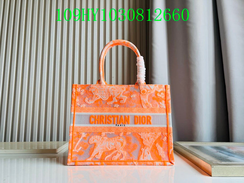 Christian Dior Luxury Bag - The Tote   262