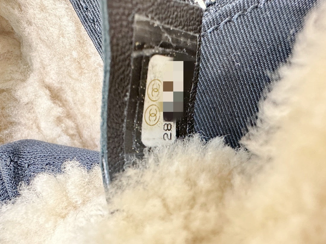 CHANEL Crumpled Calfskin Shearling CC Flap Black Beige