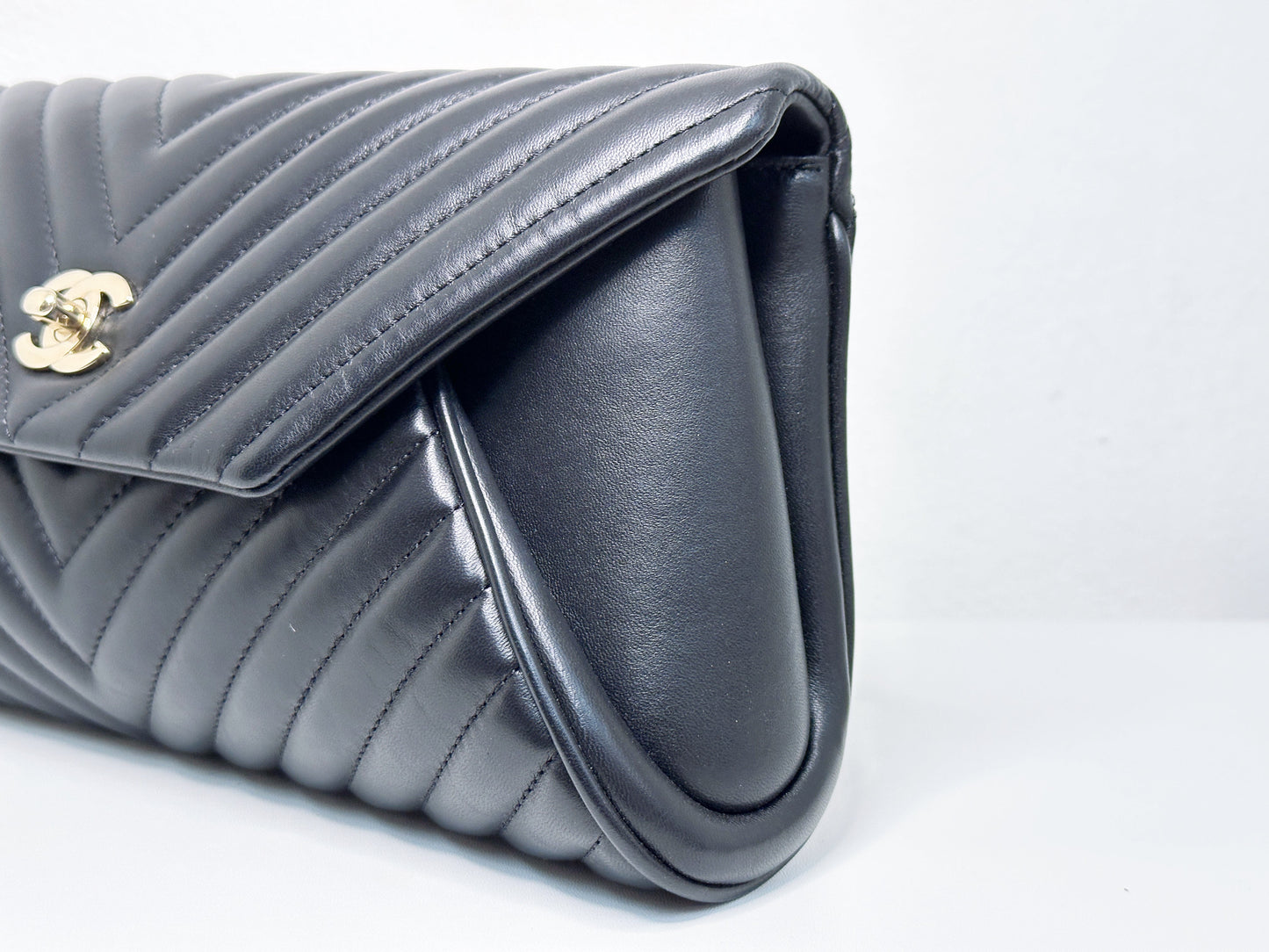 Chanel Black Chevron Lambskin Fold Up Again Clutch 2432 holo card
