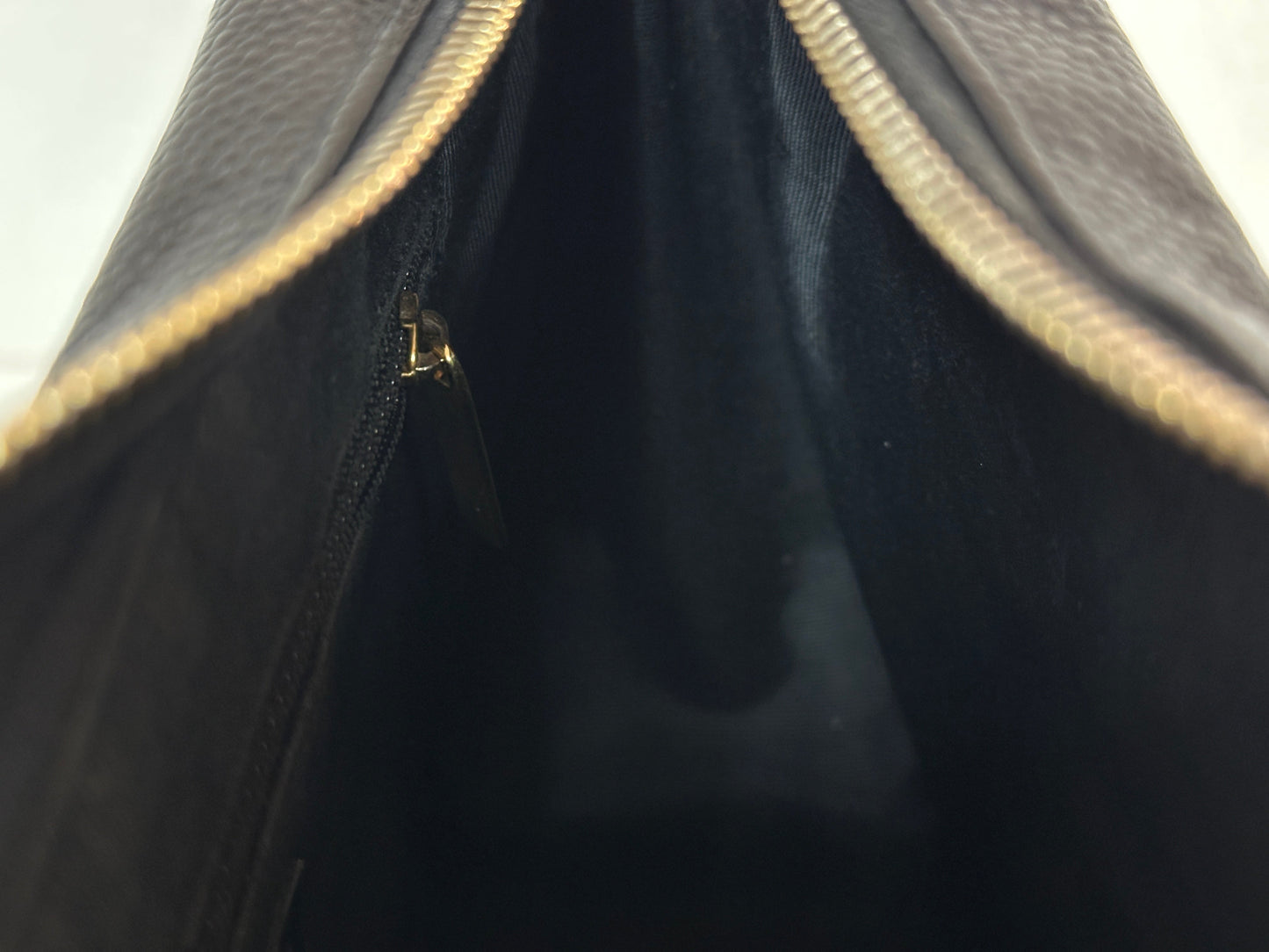 Chanel Black Quilted Caviar CC Logo Chain Shoulder Bag holo 8438