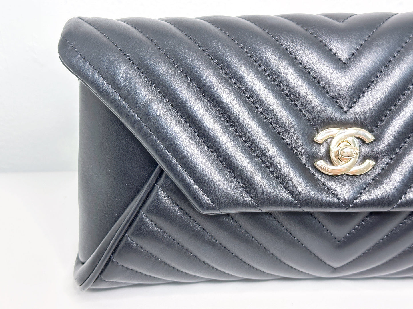 Chanel Black Chevron Lambskin Fold Up Again Clutch 2432 holo card