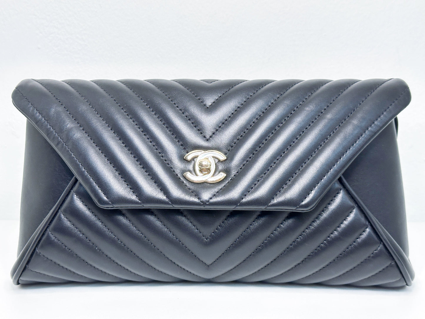 Chanel Black Chevron Lambskin Fold Up Again Clutch 2432 holo card