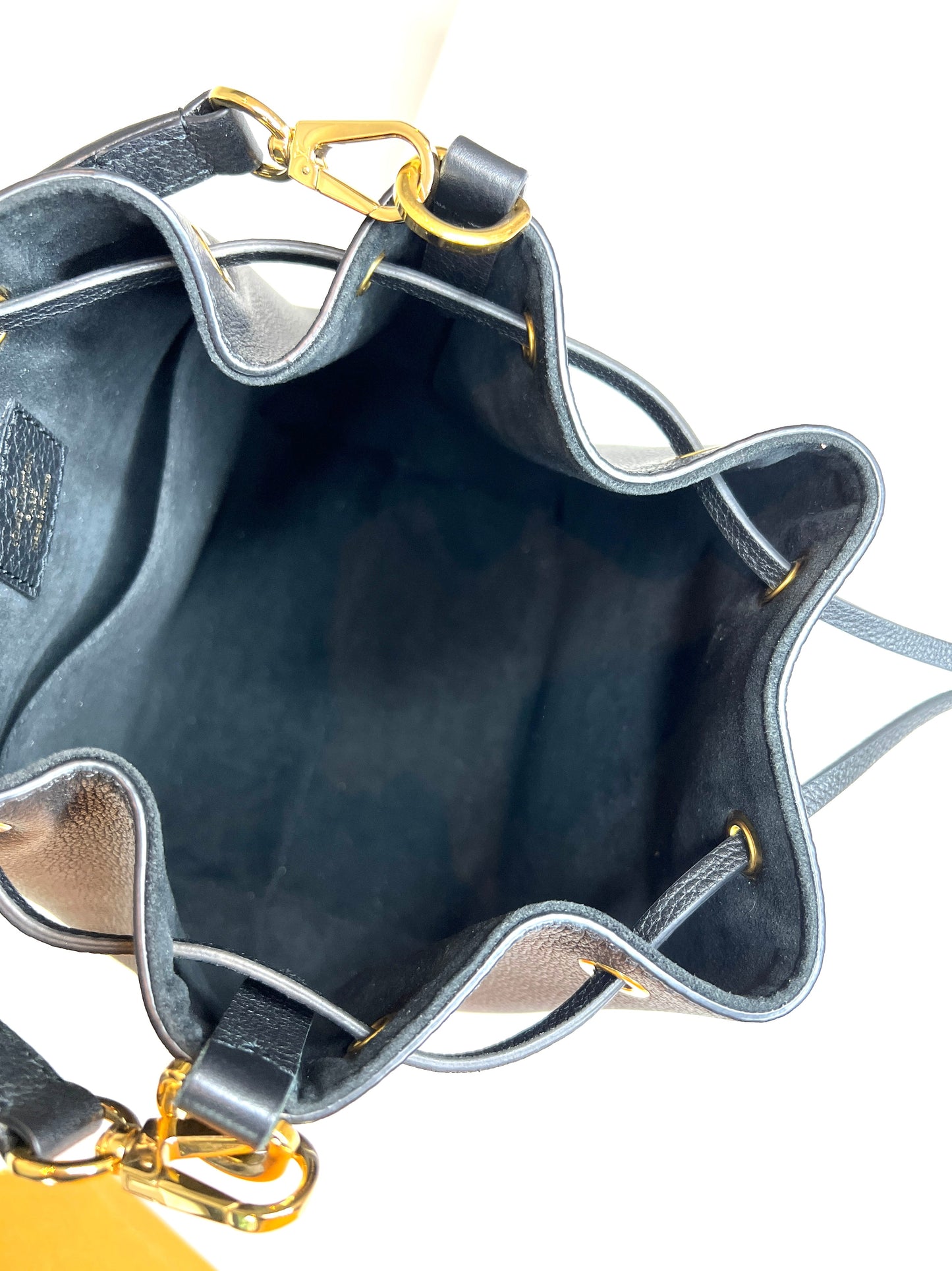 Louis Vuitton Lockme Bucket MM Noir Black Leather Shoulder Bag