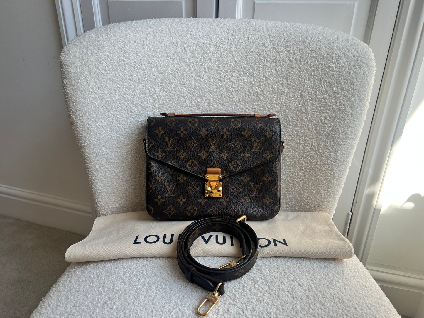 Louis Vuitton Pochette Metis Monogram (RRP £2,000)