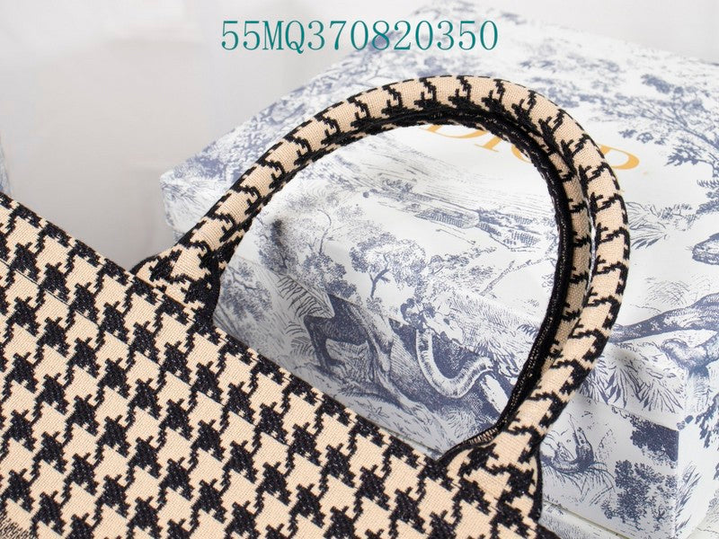 Christian Dior Luxury Bag - The Tote   363