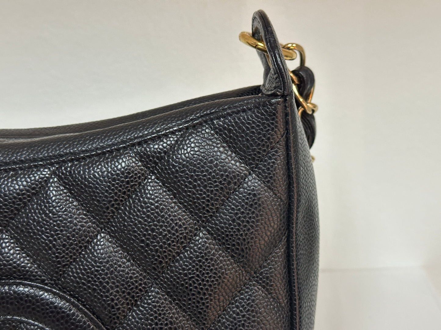 Chanel Black Quilted Caviar CC Logo Chain Shoulder Bag holo 8438