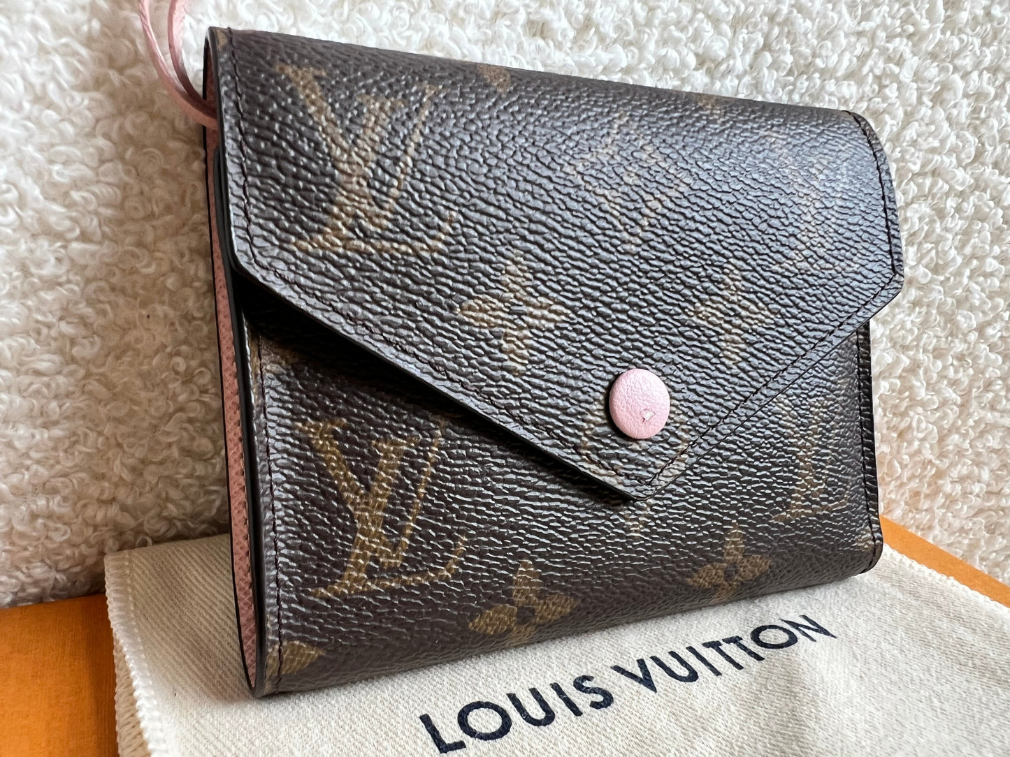 Louis Vuitton Victorine Wallet Monogram (RRP £420)