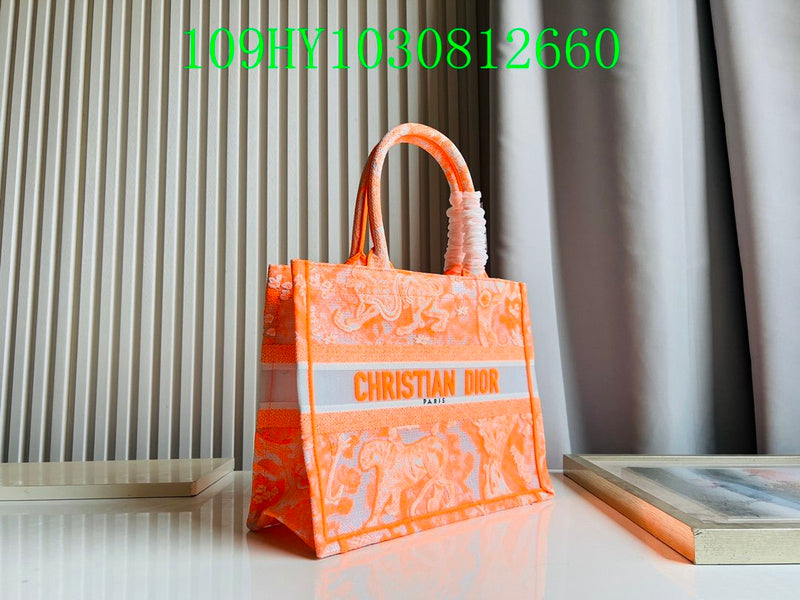 Christian Dior Luxury Bag - The Tote   262