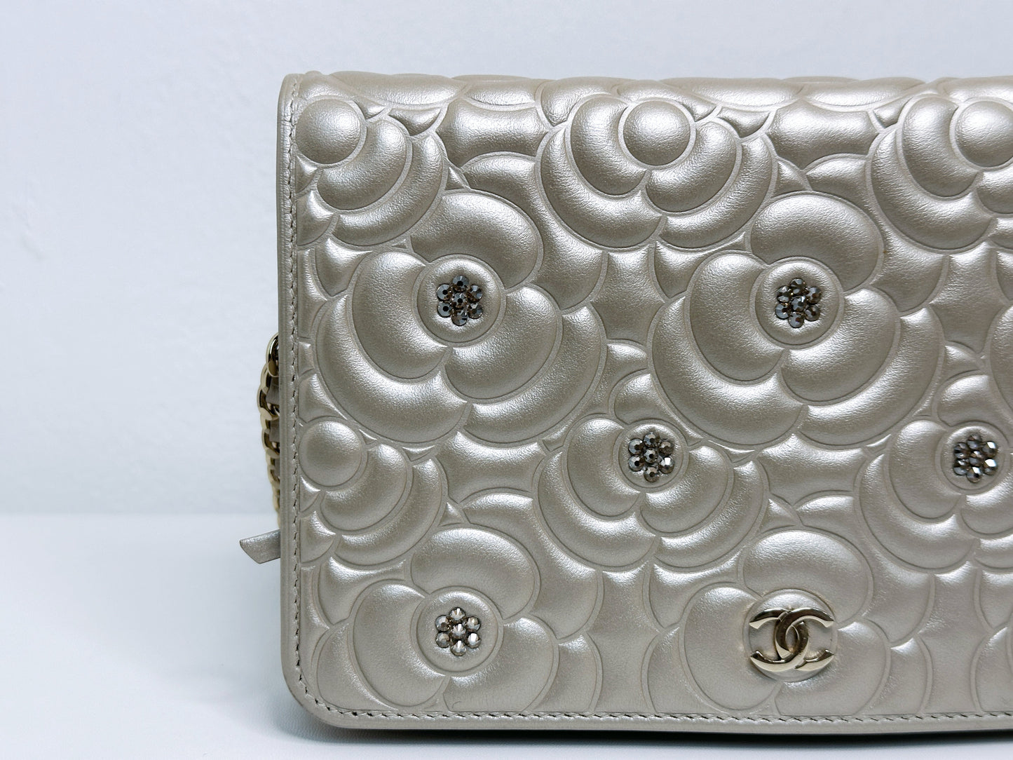 Chanel Camellia Embossed Wallet On Chain 2465 holo card