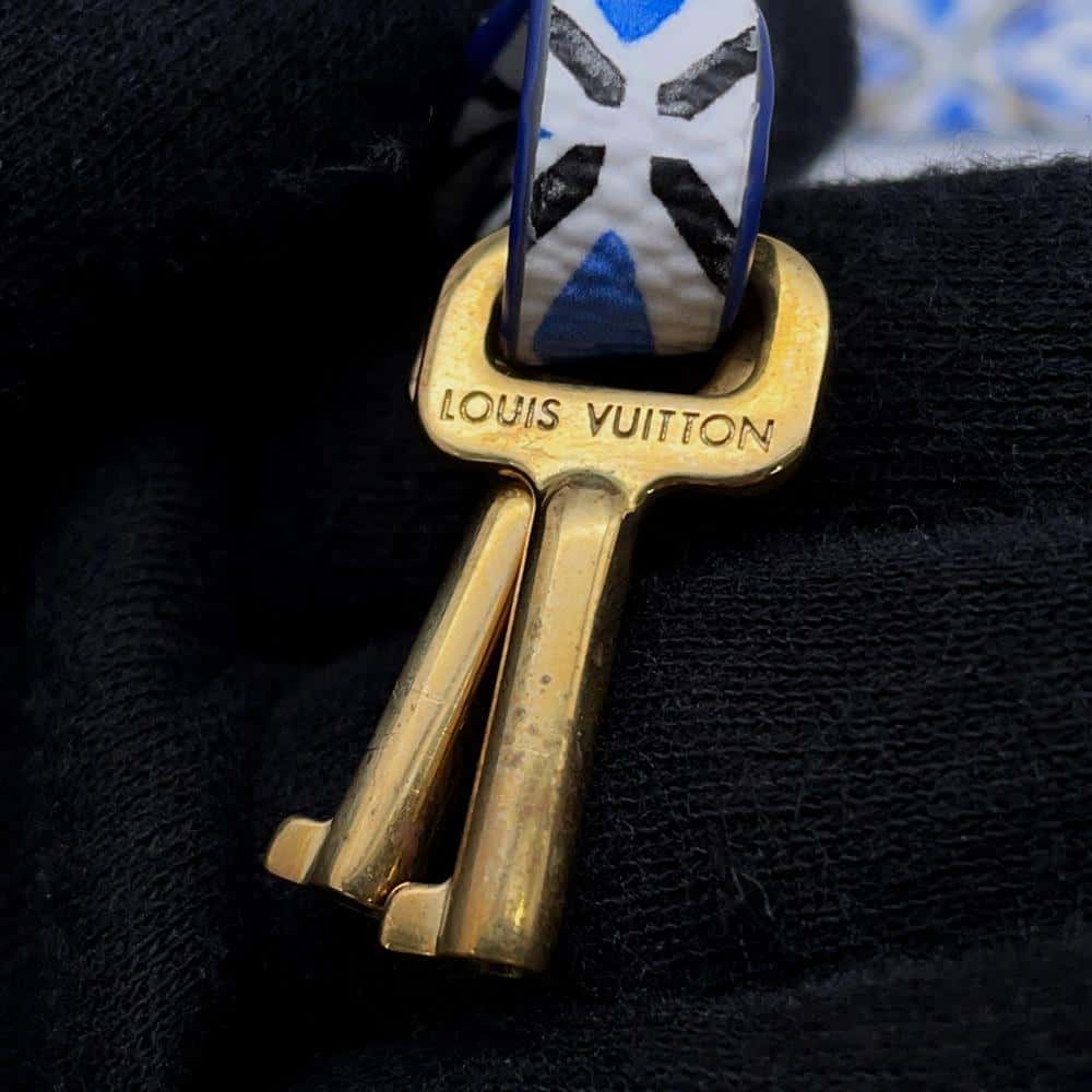 LOUIS VUITTON Coffret Tresor White/BlueM10250 Monogram Visor Pool Size 24