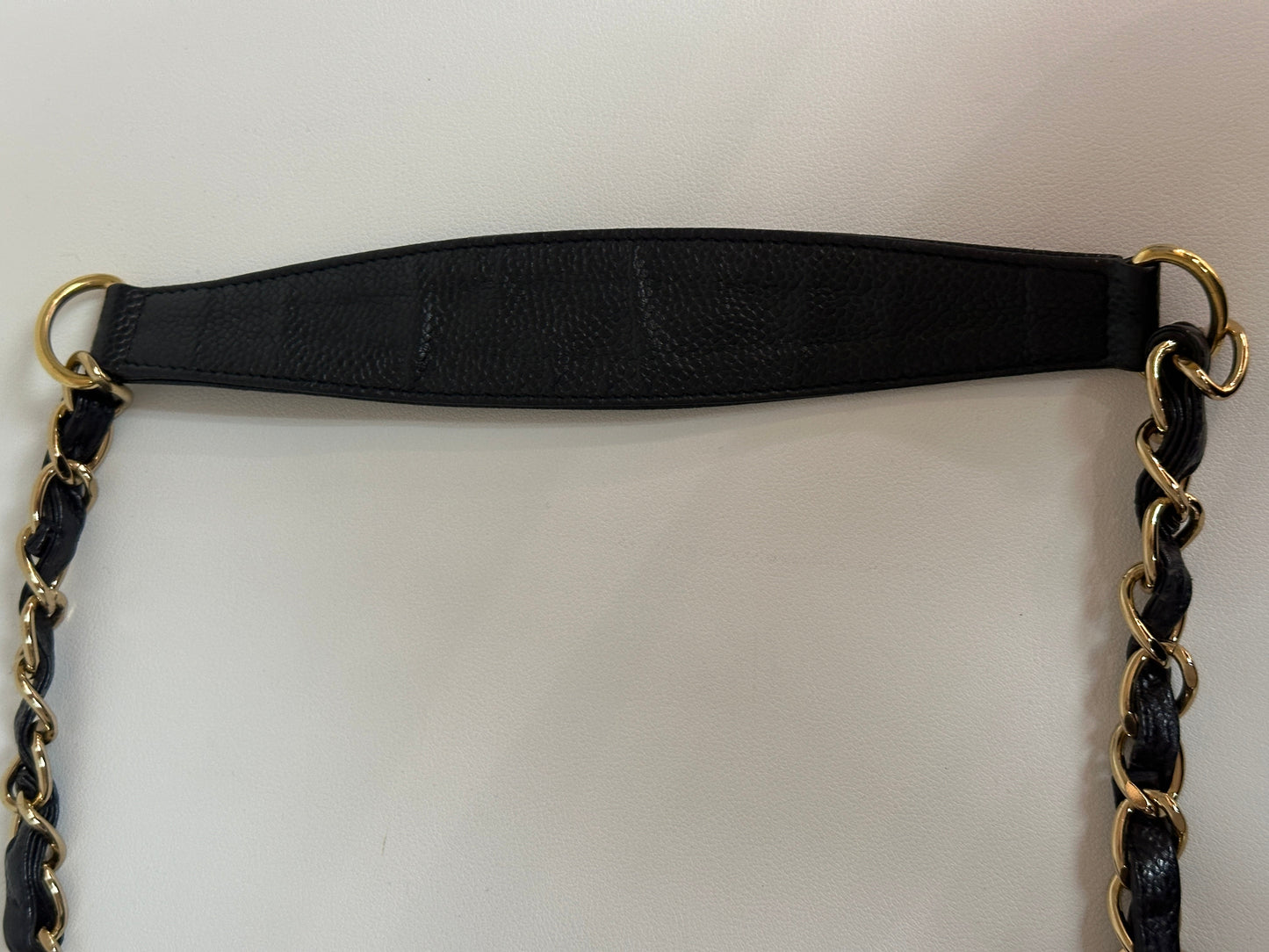 Chanel Black Quilted Caviar CC Logo Chain Shoulder Bag holo 8438