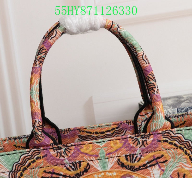 Christian Dior Luxury Bag - The Tote   229