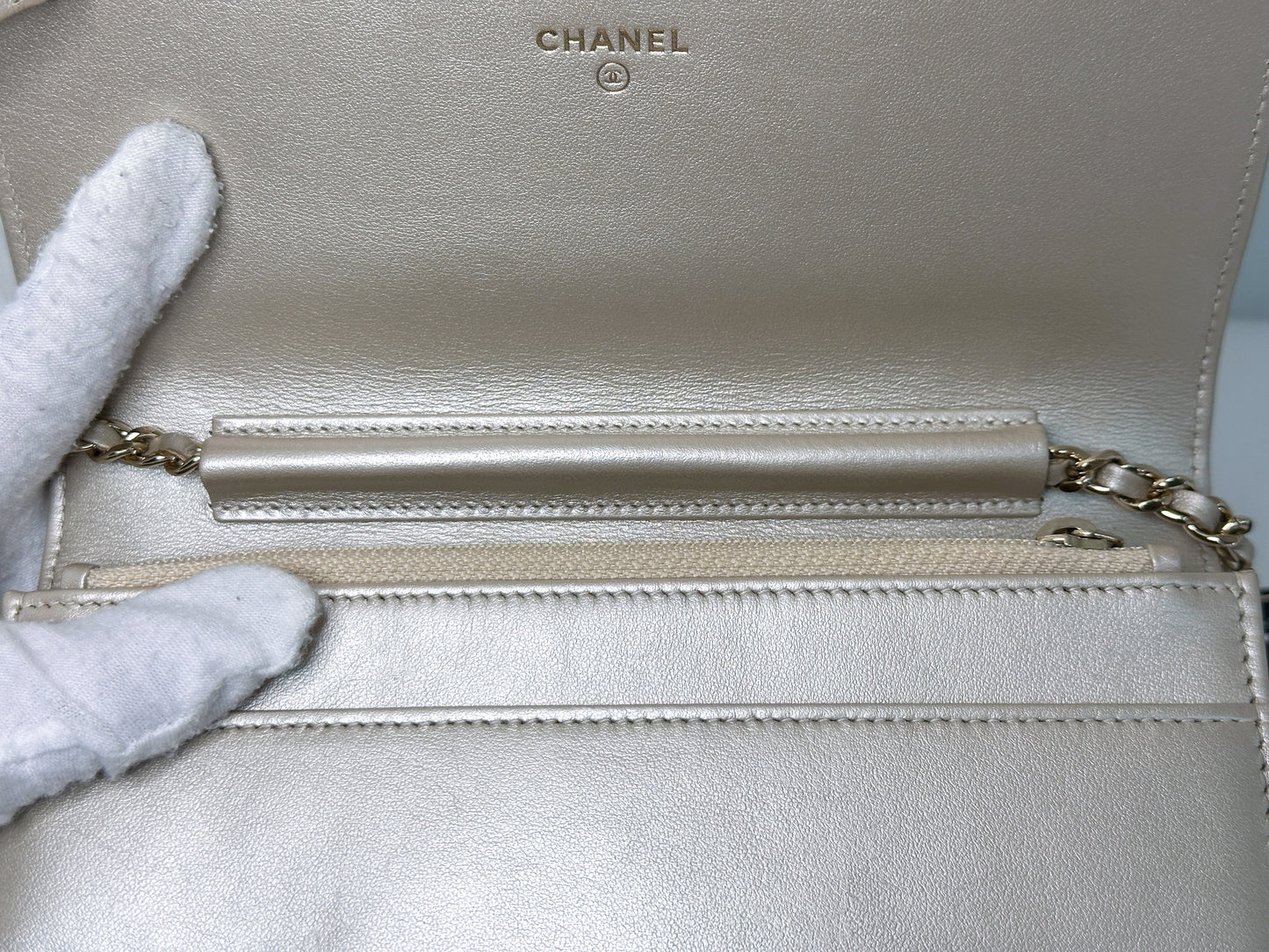 Chanel Camellia Embossed Wallet On Chain 2465 holo card