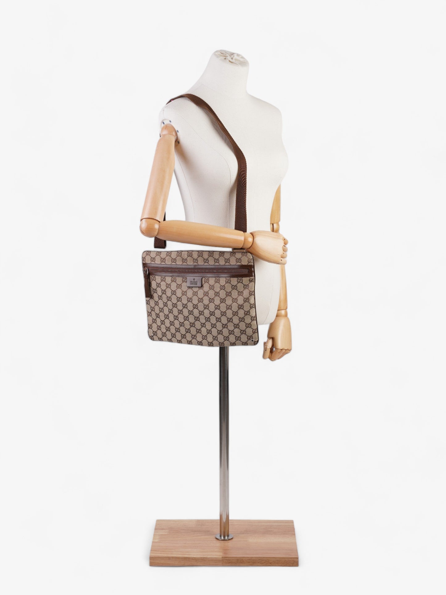 Gucci Flat Messenger Bag GG Supreme Canvas