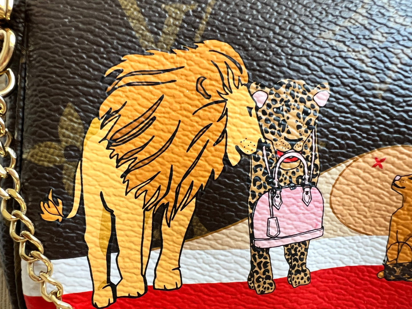 Louis Vuitton Christmas Edition Mini Cats Animated Mini Pochette Accessoires in Monogram (RRP £630)