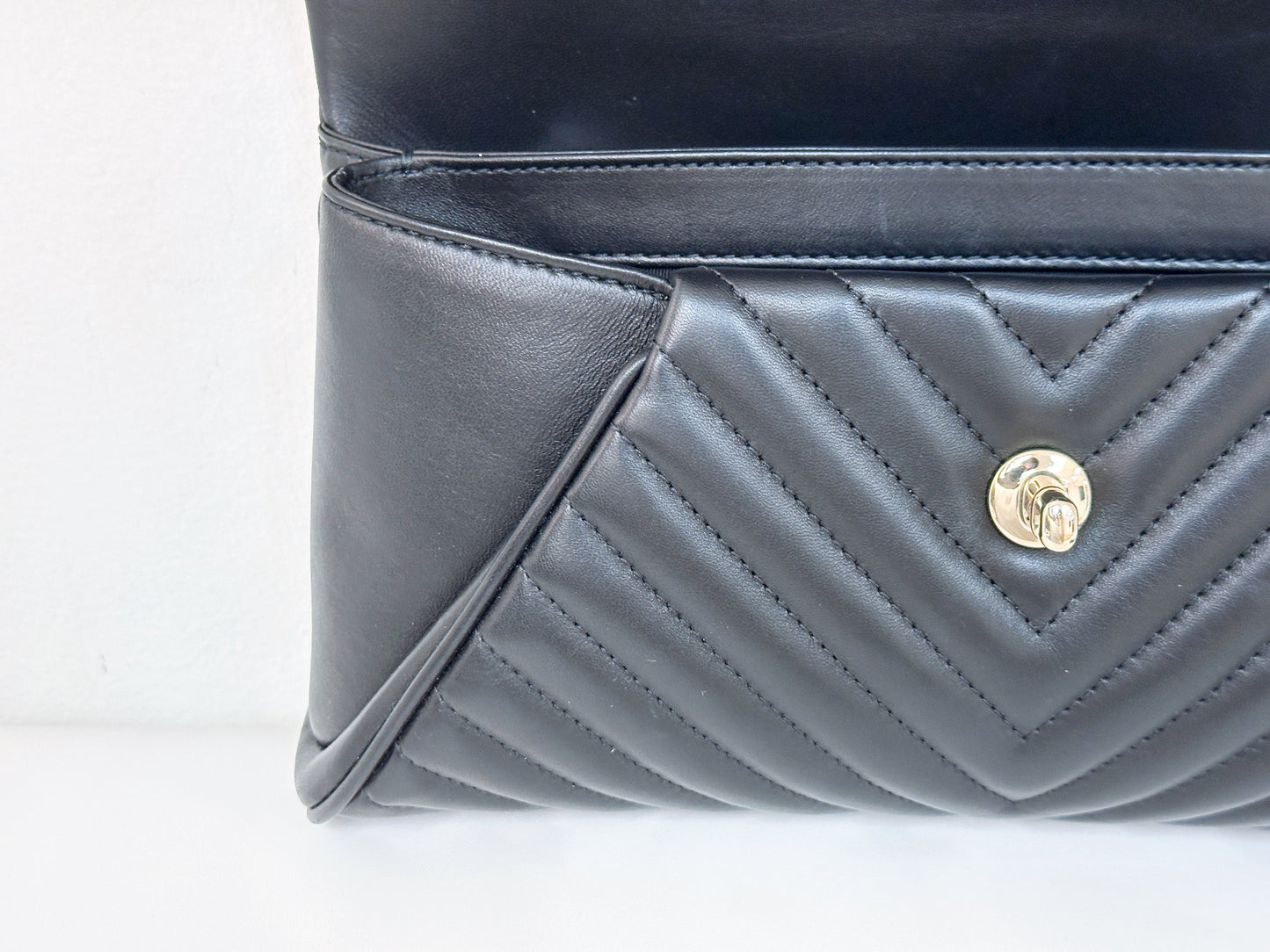 Chanel Black Chevron Lambskin Fold Up Again Clutch 2432 holo card