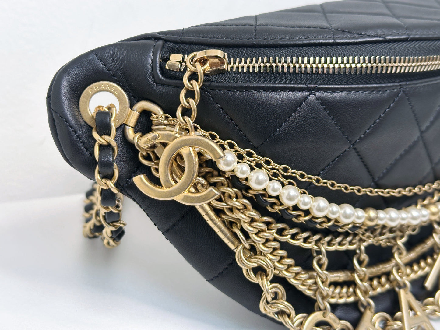 CHANEL 19A BLACK ALL ABOUT CHAINS PEARL FANNY PACK BAG GHW 2806 holo card
