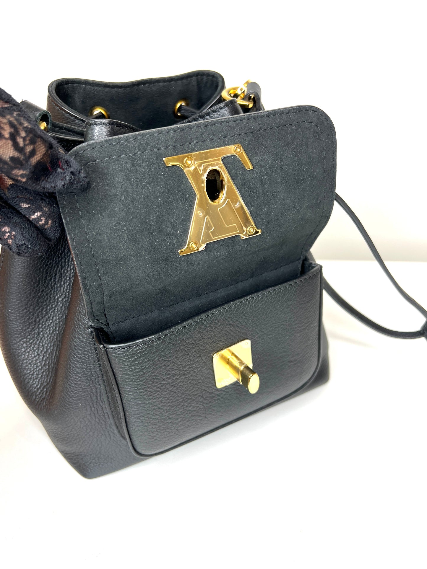 Louis Vuitton Lockme Bucket MM Noir Black Leather Shoulder Bag