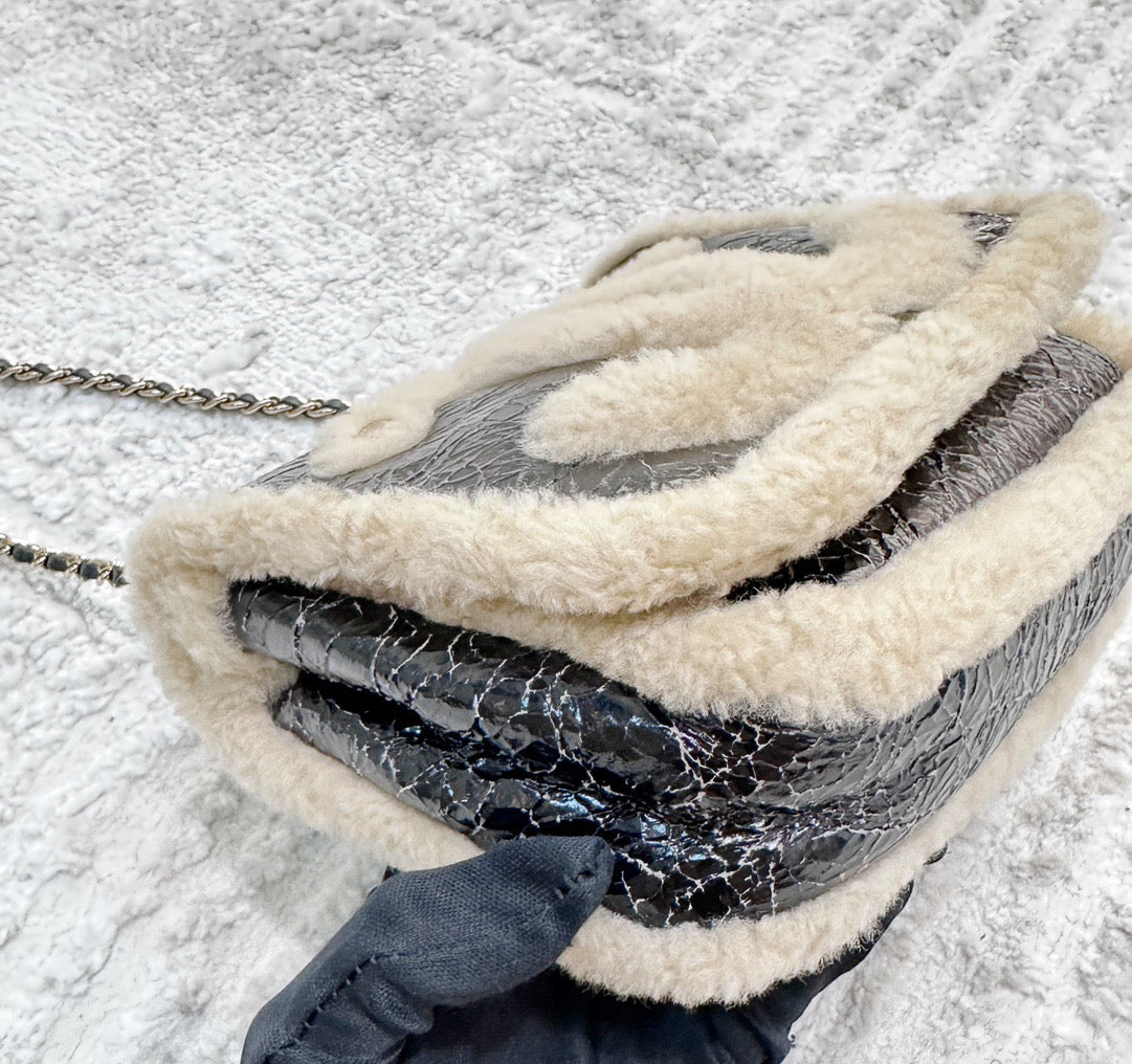 CHANEL Crumpled Calfskin Shearling CC Flap Black Beige