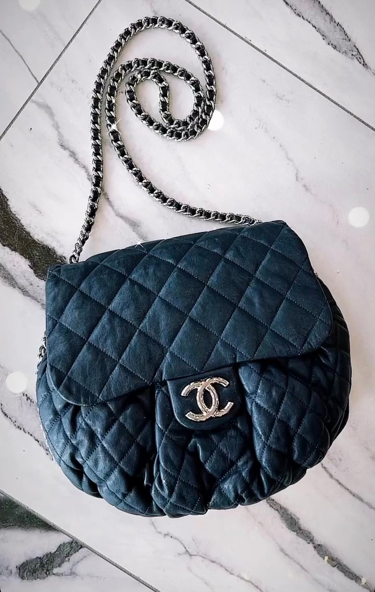 CHANEL CHAIN AROUND QUILTED LAMBSKIN MEDIUM FLAP BAG