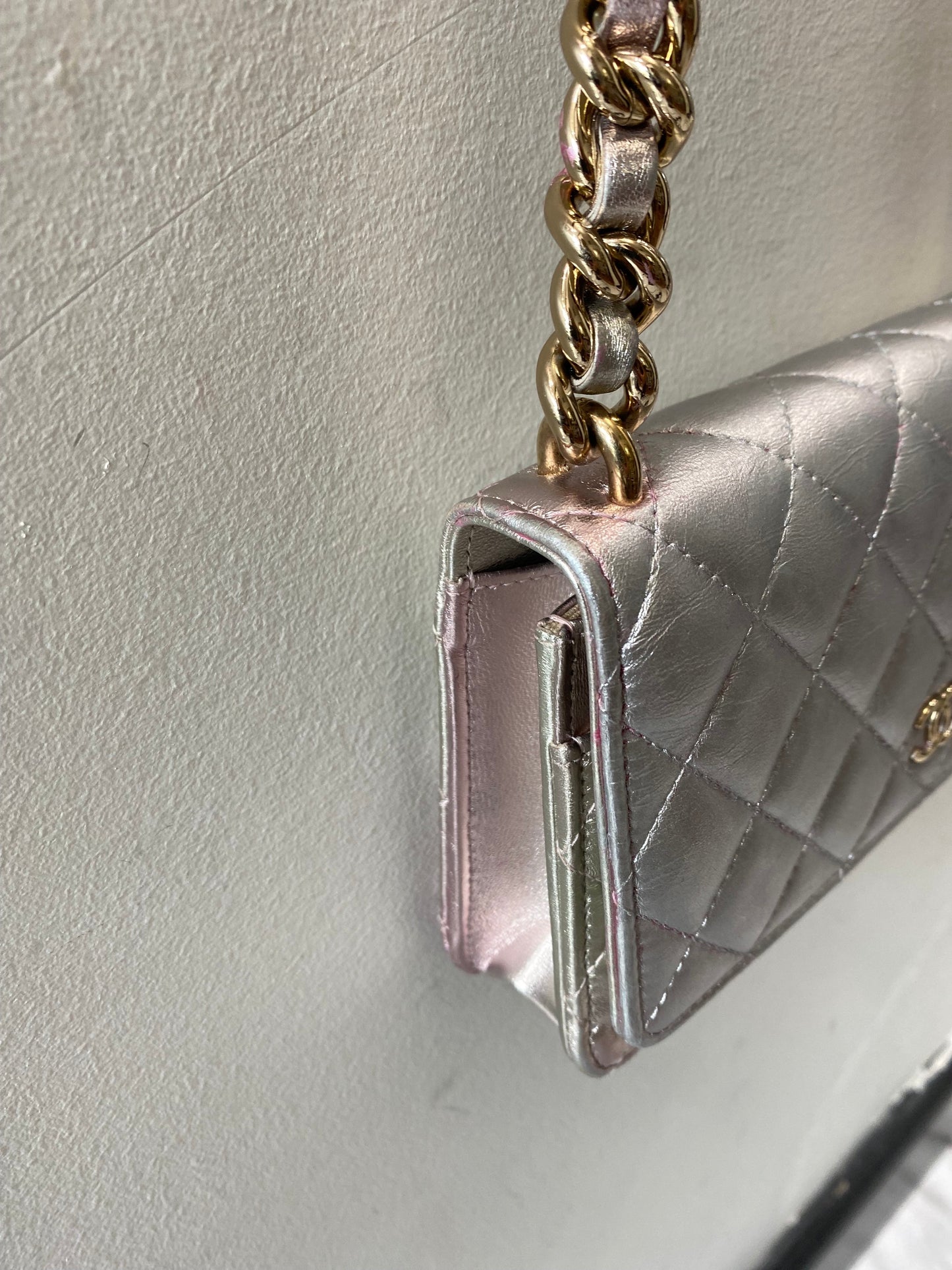 CHANEL SILVER & PINK METALLIC GRADIENT QUILTED LAMBSKIN WOC-HS