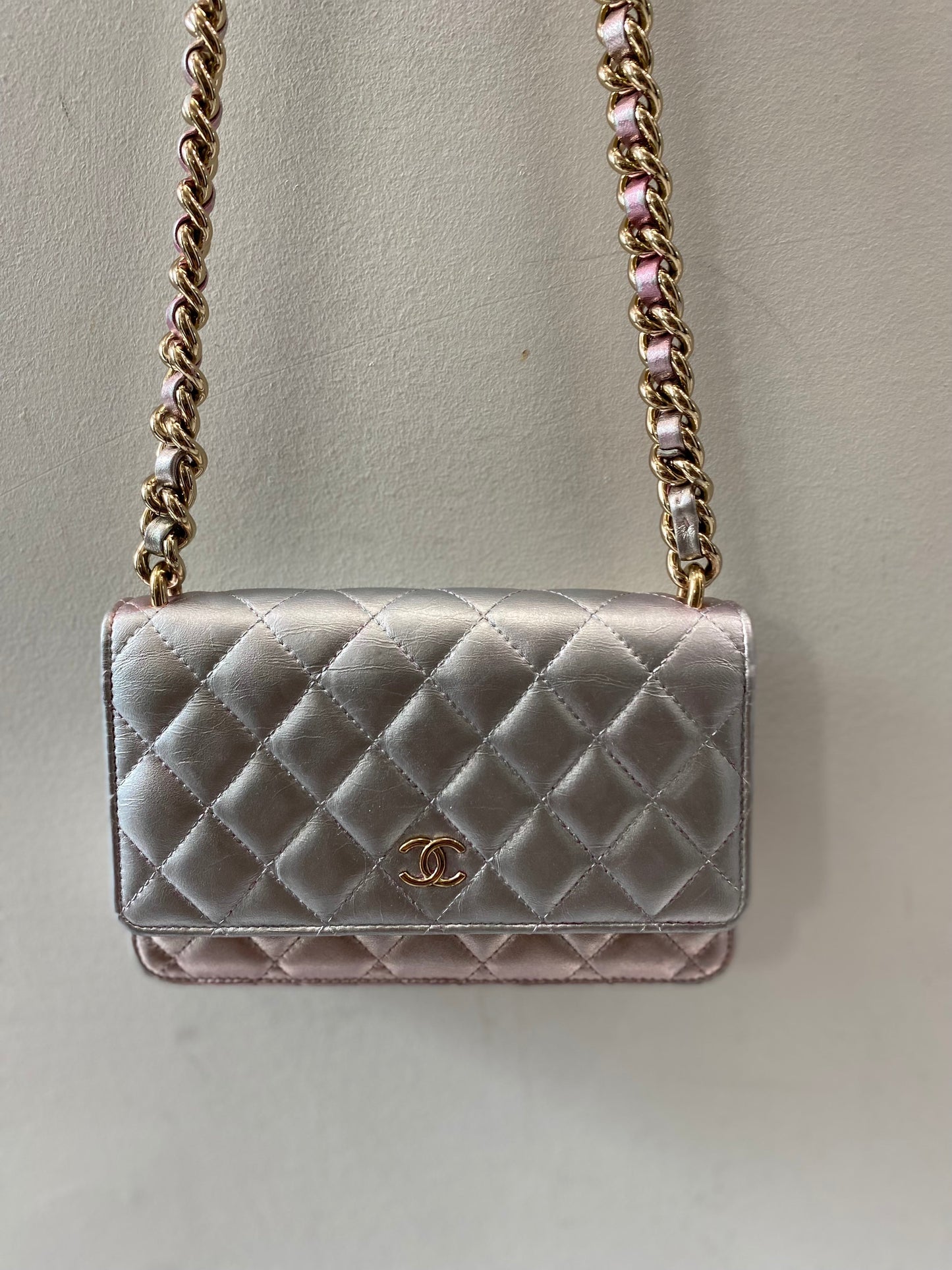 CHANEL SILVER & PINK METALLIC GRADIENT QUILTED LAMBSKIN WOC-HS