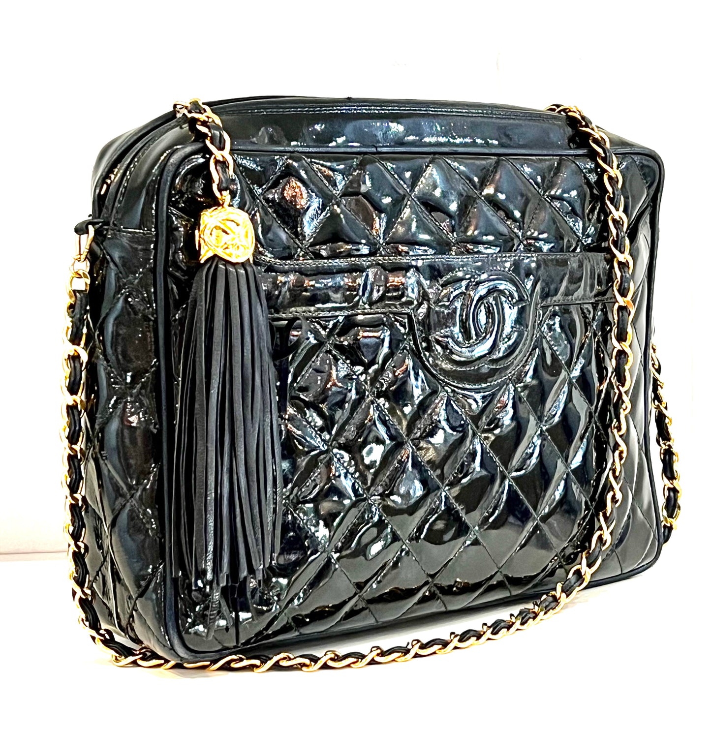 CHANEL VINTAGE QUILTED PATENT CAMERA TASSEL MEDIUM BAG