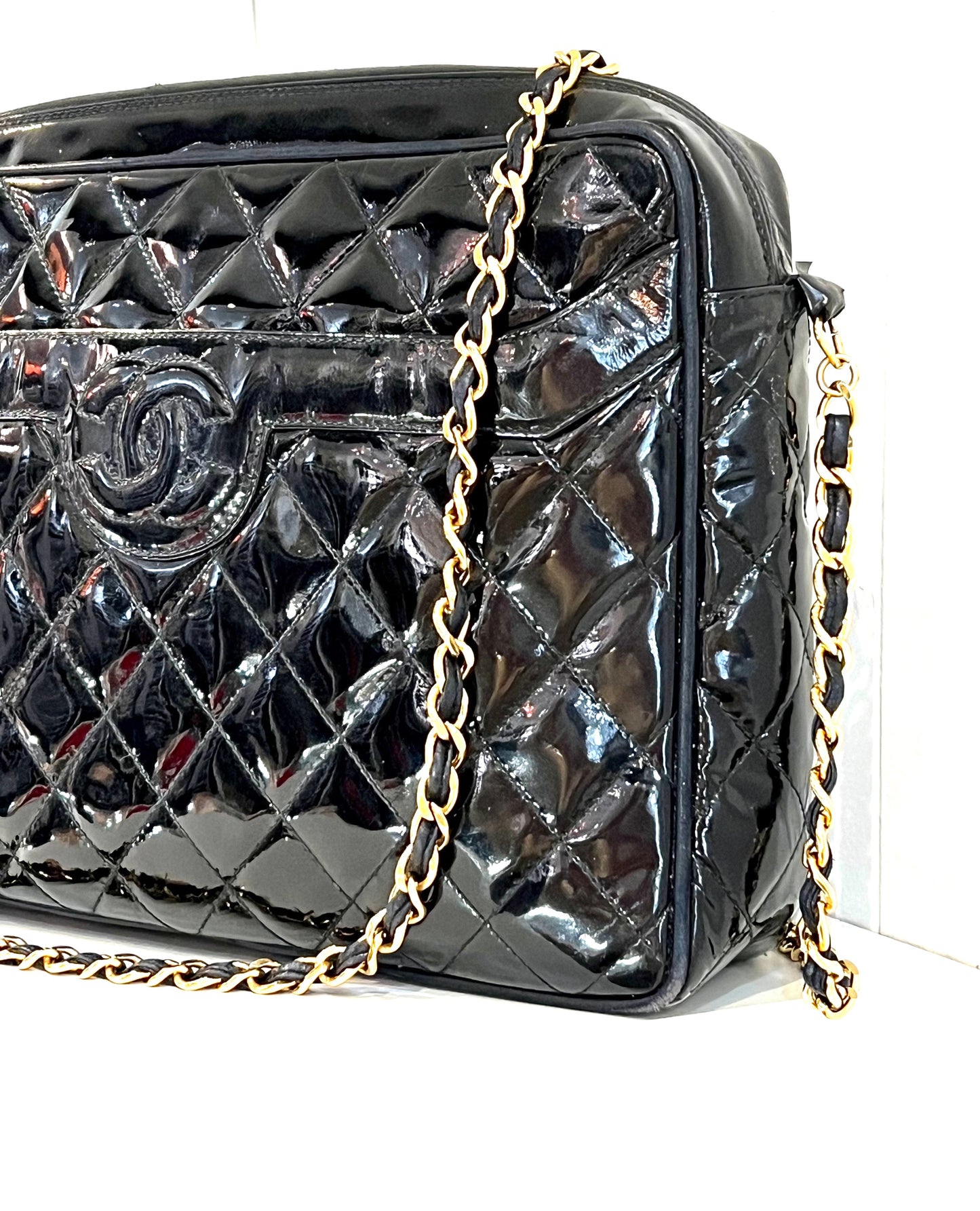 CHANEL VINTAGE QUILTED PATENT CAMERA TASSEL MEDIUM BAG